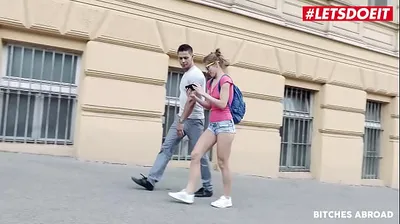 VLXX
