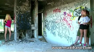 VLXX
