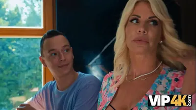 VLXX