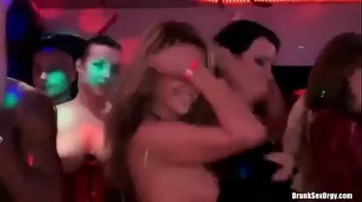VLXX